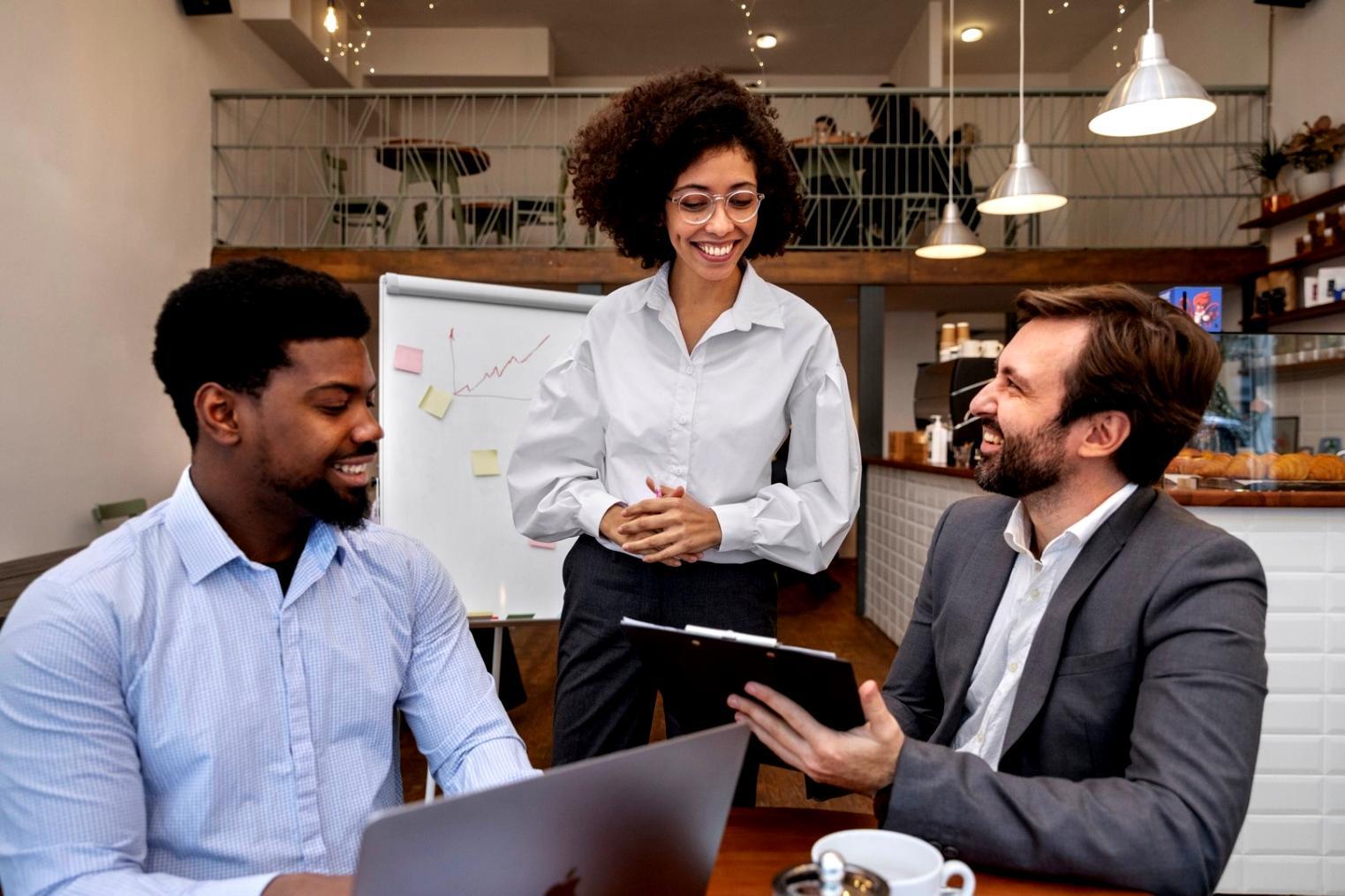 Detaillierte Finanzplanung mit Dokumenten und Berechnungen